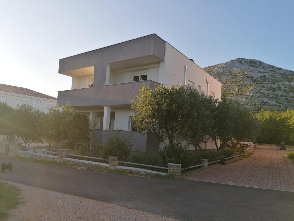 Apartments Lota Starigrad Paklenica Dış mekan fotoğraf