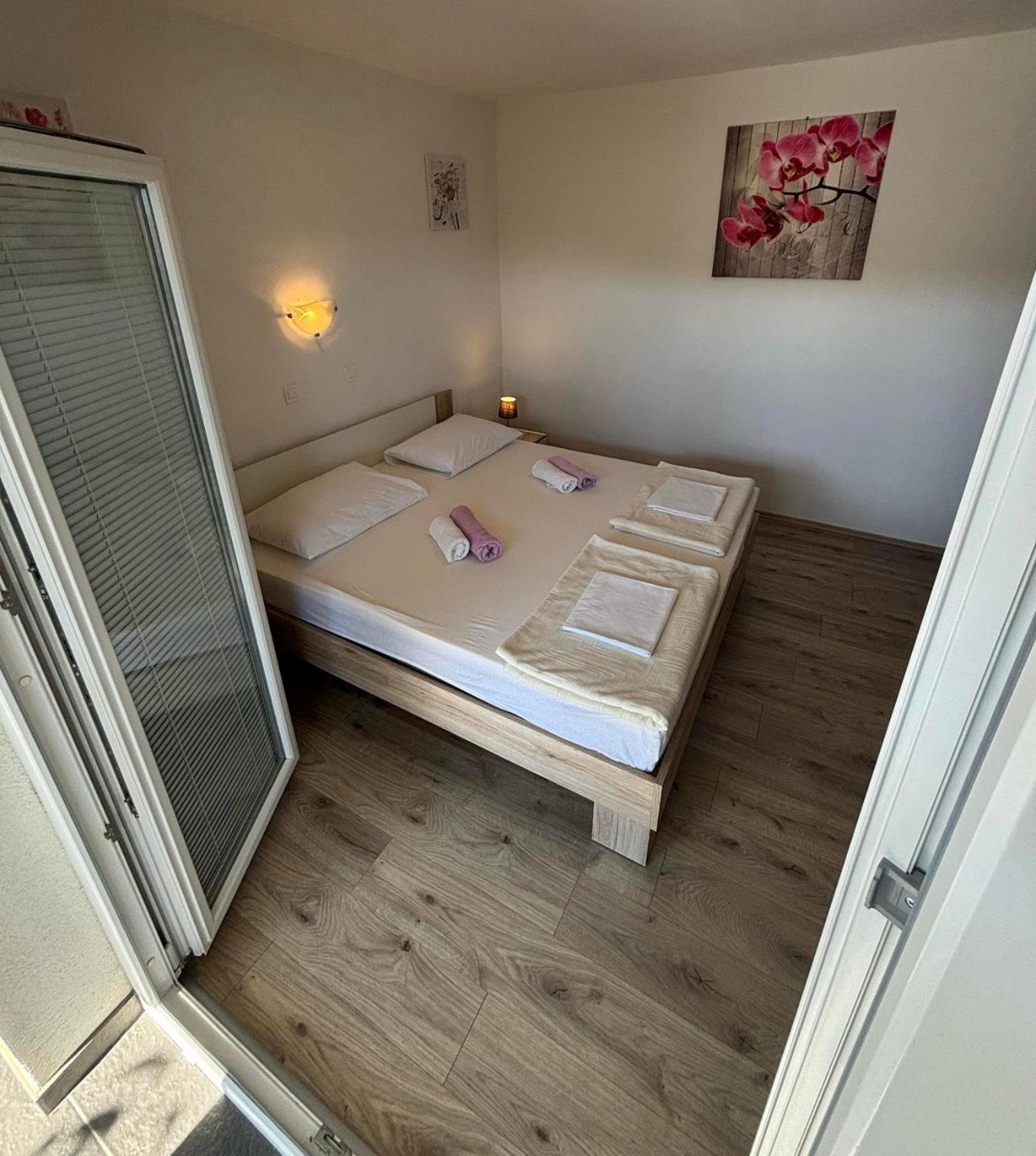 Apartments Lota Starigrad Paklenica Dış mekan fotoğraf